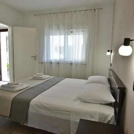 Neue In Valica Mit Grossem Garten